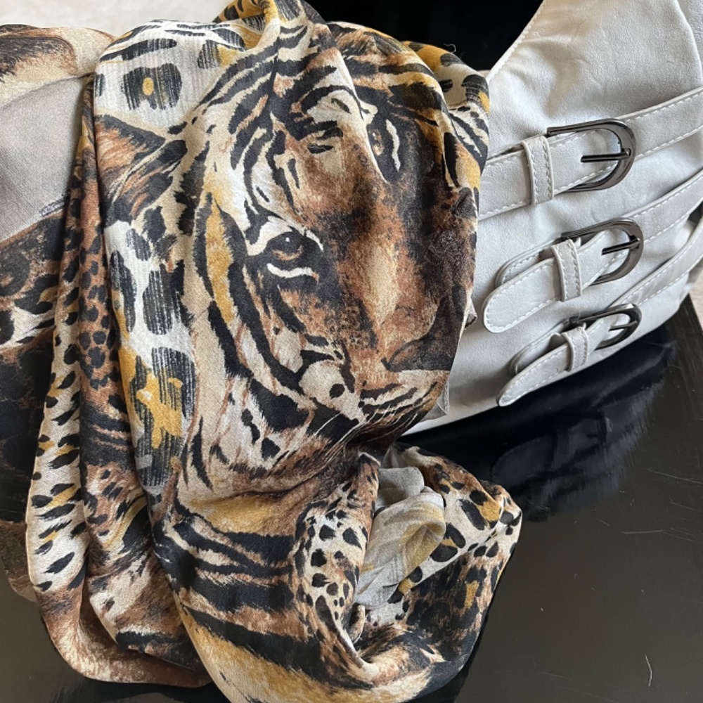 Scarf - Picture 2 of 6